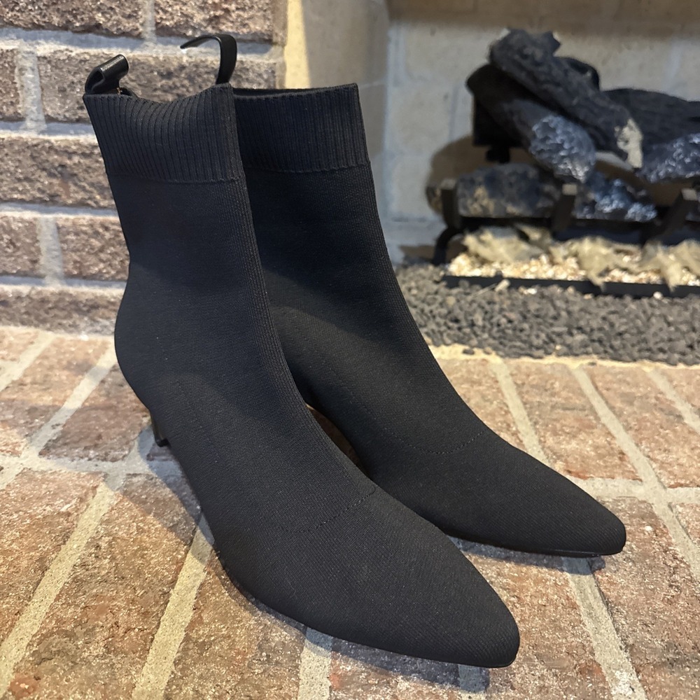 Andre Assous Winter Knit Boots Women's Black Almond Toe Bootie Boot Size 11 Flaw